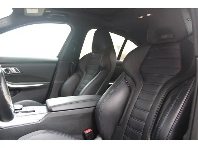 BMW 3-serie 330e 292PK xDRIVE M SPORT | PANORAMISCH SCHUIF/KANTEL DAK | M-SPORT PRO-PAKKET | M-SPORT...