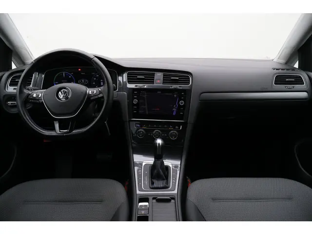 Volkswagen e-Golf Virtual Cockpit, ACC, Navigatie, Camera, LED, Stoelverw., PDC