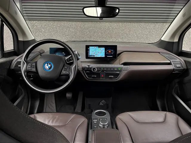 BMW i3 S 184pk Executive 120Ah 42 kWh/Leder/Sunroof//W-pomp/Camera/3-Fase/20"JetBlack