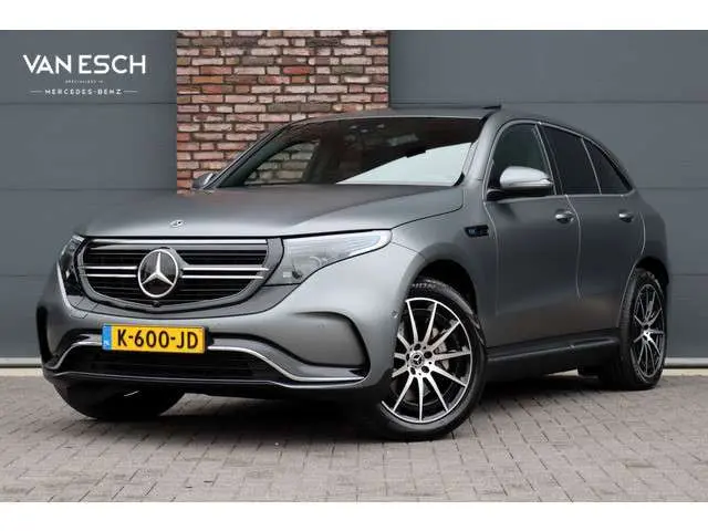 Mercedes-Benz EQC 400 4MATIC AMG Line Premium+ 80 kWh | 30.500,- | Distronic+ | Schuifdak | Memory | Burmester | Trekhaak | Multibeam LED | Leder | Surround Camera | Keyless Go |