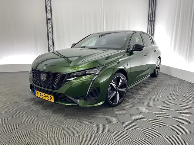 Peugeot 308 1.2 PureTech GT | Apple carplay | Rondom camera | 18 inch | Verwarmd stuur, stoel, voorr...