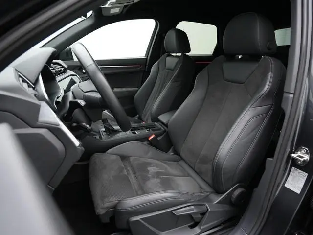 Audi Q3 45 TFSI e 245 pk S-Line | Trekhaak | Sonos | Leder/alcantara | Adaptive Cruise | Elektrische...