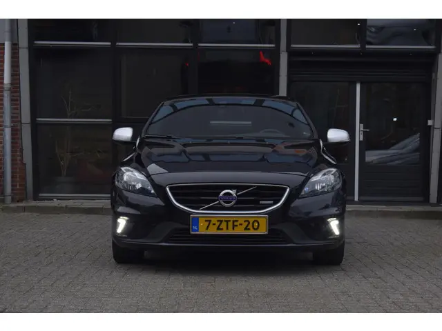 Volvo V40 1.6 T3 R-Design Cruise Navi Trekhaak NAP