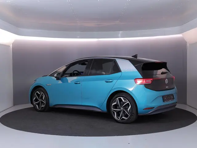 Volkswagen ID.3 First Plus 58 kWh 204pk|trekhaak| Matrix LED | interieurvoorverwarming| Camera| Navi...