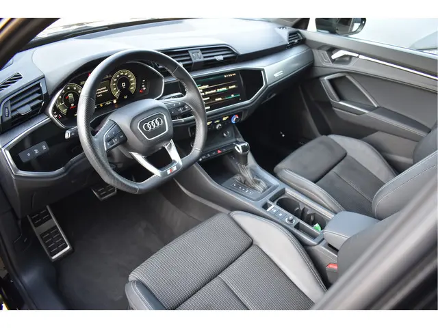 Audi Q3 Sportback 45 TFSI e S-Line Pano Navi Sonos Keyless ACC 20 Inch
