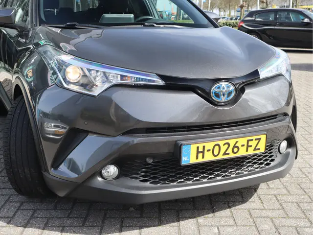 Toyota C-HR 1.8 Hybrid Style Navi / Camera / Climate / Cruise / Stoel-stuurverw Hybride