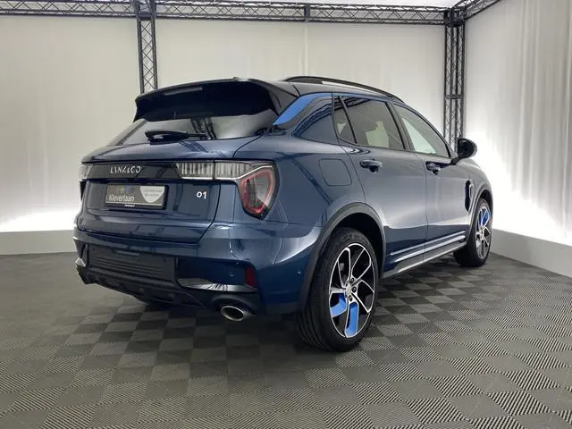 Lynk & Co 01
