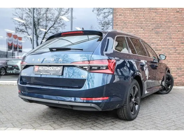 Skoda Superb Combi iV | Panoramadak | Trekhaak | Leder | Camera