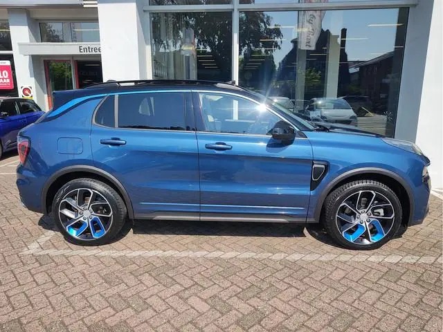 Lynk & Co 01