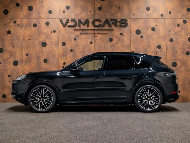 Porsche Cayenne 3.0 E-Hybrid Black Edition | Achterasbest. | Trekhaak | SportDesign | 18-weg | InnoD...