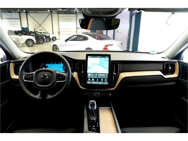 Volvo XC60 2.0 T6 AWD Long Range 293kW/399pk Aut8 Plus Dark LUCHTVERING + EL.TREKHAAK + PANORAMADAK...