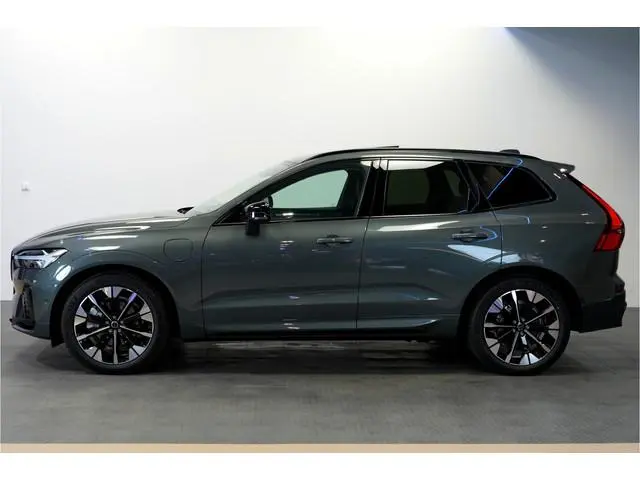 Volvo XC60 2.0 T6 AWD Long Range 293kW/399pk Aut8 Plus Dark LUCHTVERING + EL.TREKHAAK + PANORAMADAK...