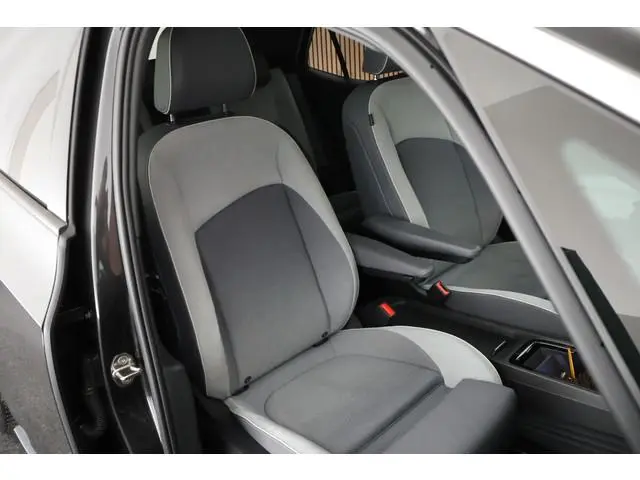 Volkswagen ID.3 204pk 58 kWh First Max HUD Panoramadak Camera Navigatie Stoelverwarming Keyless