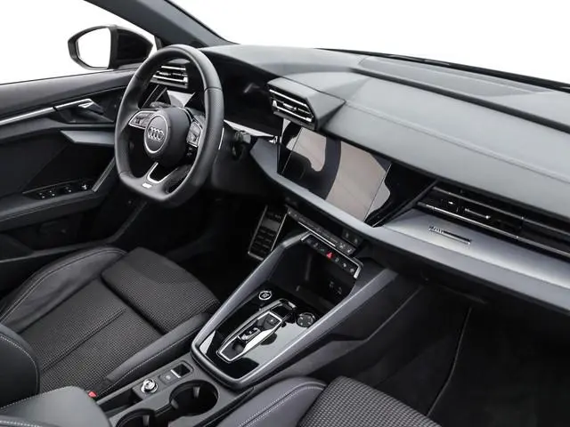 Audi A3 Sportback 40 TFSIe 204pk S-tronic S edition · Camera · Apple/Android Car Play · Stoelverwarm...