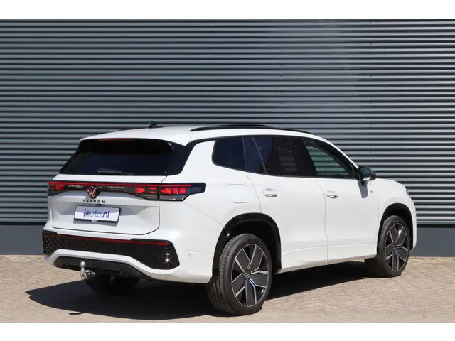 Volkswagen Tayron 1.5 eHybrid 272PK R-Line Black Style IQ.Light/Pano/Keyless/Camera/DCC/ACC/ Dodehoe...