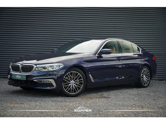 BMW 5-serie 530e iPerformance High Executive / Adaptive / HUD / Comfortstoelen / Drive Assist Pro