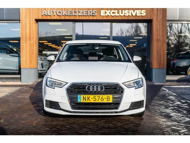 Audi A3 Sportback 1.0 TFSI Koplampreiniging Airco 16"L.M. Radio/CD Multifunctioneel stuurwiel