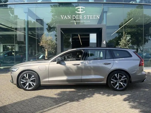 Volvo V60 2.0 T6 Recharge AWD R-Design Pano | H&K | Memory seats