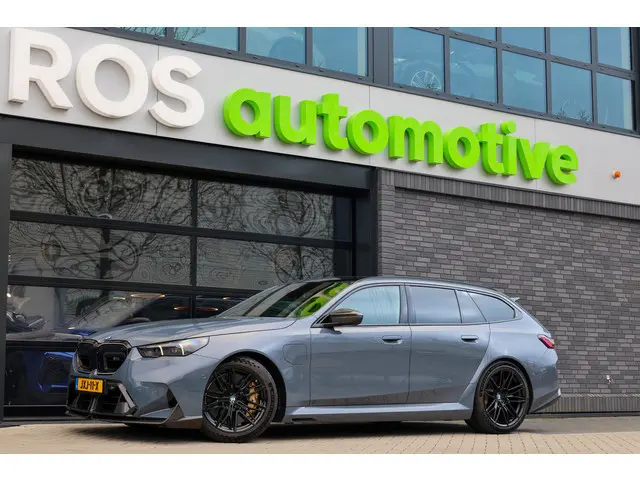 BMW 5-serie Touring M5 | KERAMISCH | BTW | M-DRIVE PROFESSIONAL | CARBON SPLITTER | COMFORT-PACK | A...