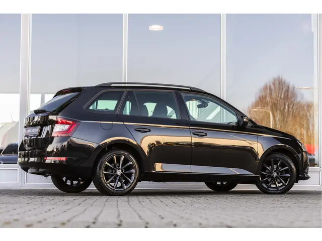 ŠKODA Fabia Combi 1.0 TSI Sport Business | Pano | Camera