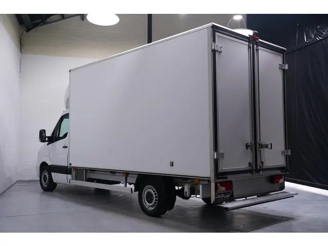 Mercedes-Benz Sprinter 311 CDI Automaat Bakwagen met Deuren 20M3 Airco, Dakspoiler, LxBxH 430x210x22...