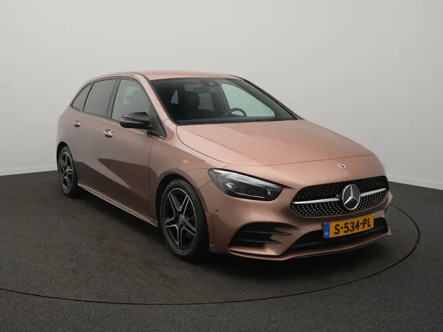 Mercedes-Benz B-Klasse 180 AMG Line - RIJKLAARPRIJS - Automaat - Achteruitrijcamera - Sfeerverlichti...