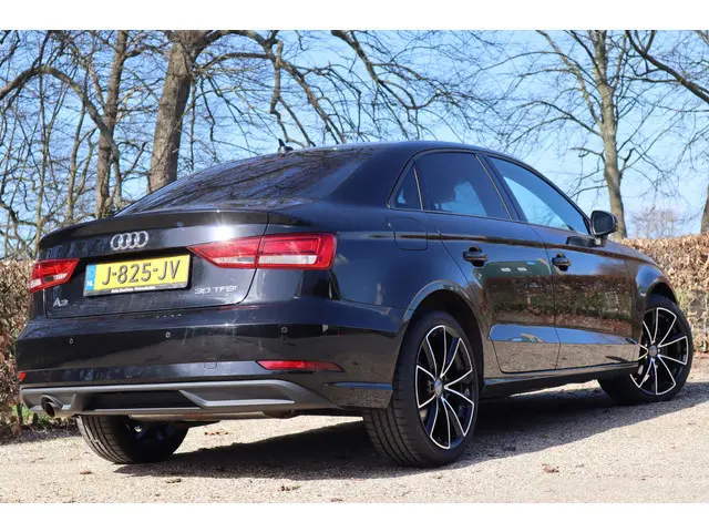 Audi A3 Limousine 30 TFSI Pro Line | Navi | Cruise control | DAB |