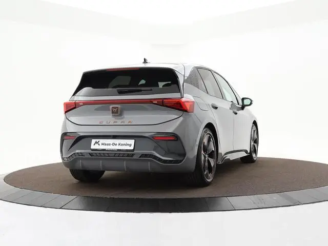CUPRA Born Business One 204pk 62 kWh · SOH 96,2 % · Panoramadak · Camera · Apple/Android Car Play ·...