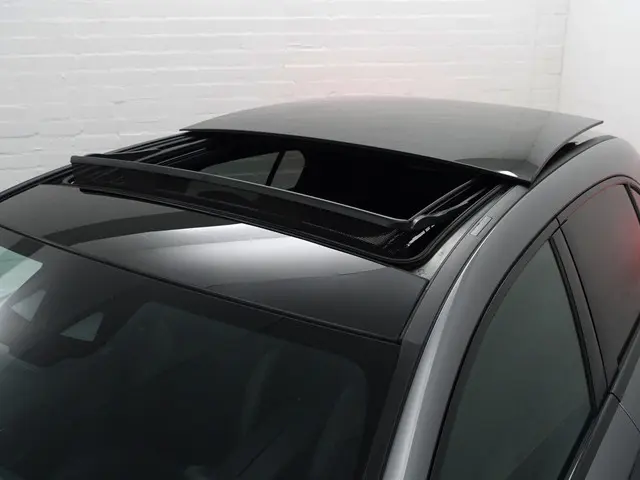 Mercedes-Benz A-klasse 200 AMG Tiffany Premium Plus Aut- 19dkm, Panoramadak, Sfeerverlichting, Camer...