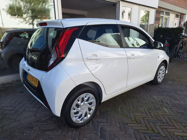 Toyota Aygo 1.0 VVT-i X-Play Limited 5Drs /Camera/Navi/Apple/Android/1e Eig/Garantie