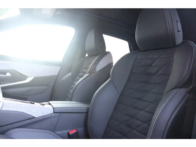 Peugeot 3008 1.6 plug-in Hybrid 195 GT **NIEUW** | NAPPA LEDEREN BEKLEDING DONKERGRIJS | PANORAMISCH...