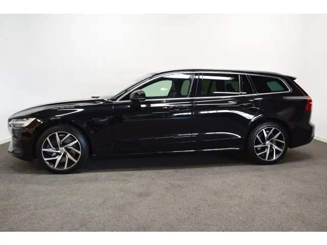 Volvo V60 2.0 T5 250pk AUT8 Momentum Trekhaak 1800kg/ Leer/ Pano/ Stoelverw.