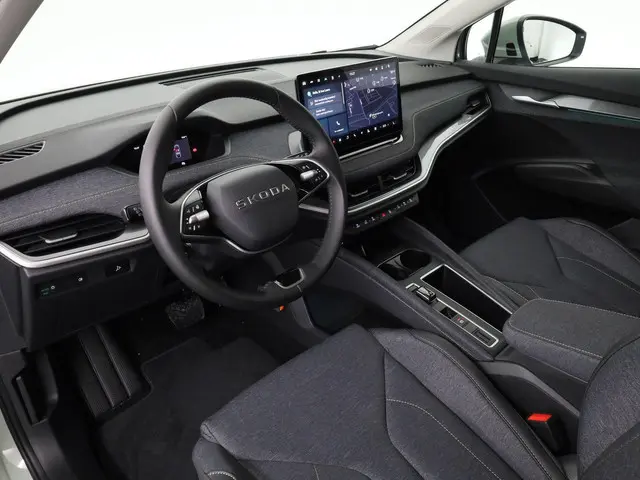 Škoda Elroq Business Edition Tour 210 kW / 286 pk | Levering in 2025! | Navi | Stoel/stuurverwarming | Parkeersensoren | Adaptive Cruise Control | Trekhaak |