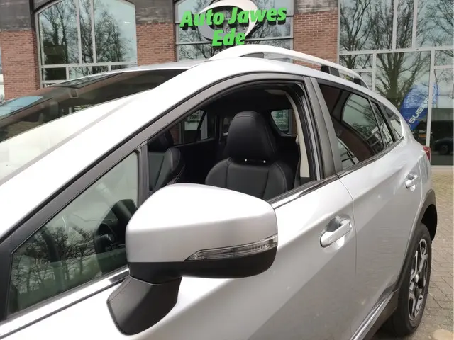 Subaru XV 2.0i Premium NL auto - Leder - Schuif/kanteldak - Achteruitrijcamera -  Dodehoek detectie...