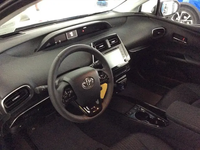 Toyota Prius 1.8 Full Hybrid 122PK Aut Dynamic * Direct Leverbaar!