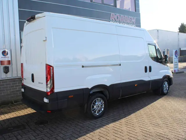 Iveco Daily 35S18 HA8  3.0 352L H2  Airco/Cruise/Cam/Nav Nieuw