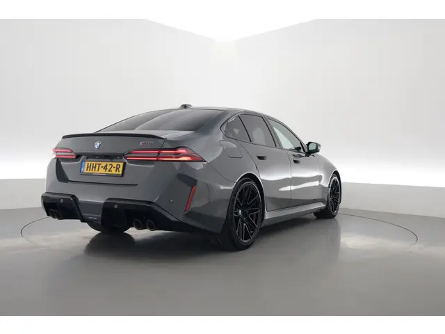 BMW 5-serie M5 727pk | Keramisch | Driving Assistant pro. | Carbon | M Driver's pack | B&W