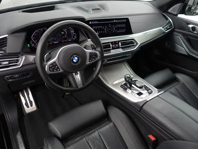 BMW X5 xDrive45e M Performance- Laser Led, Bowers Wilkins, Gekoelde bekerhouders, Panoramadak, 360 C...