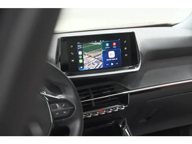 Peugeot 2008 PureTech 100 Allure | Trekhaak | Apple Carplay | Parkeersensoren