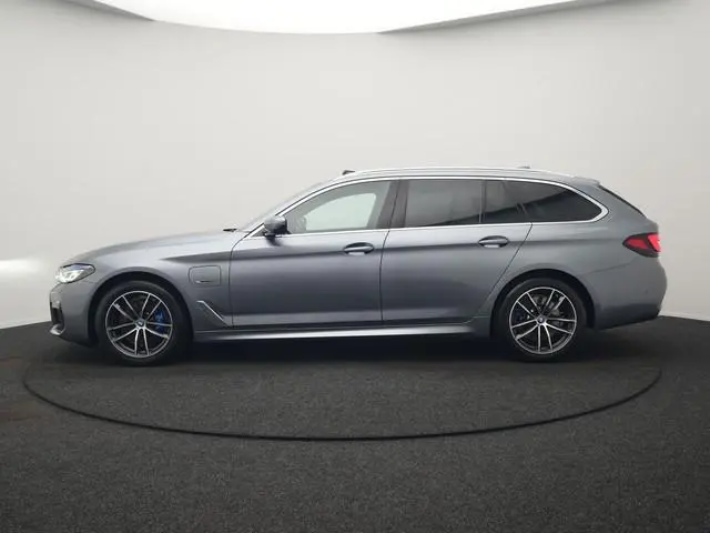 BMW 5-serie Touring 530e xDrive M Sport PHEV 293pk Dealer O.H. | Panodak | Head Up | Laser LED | 360...