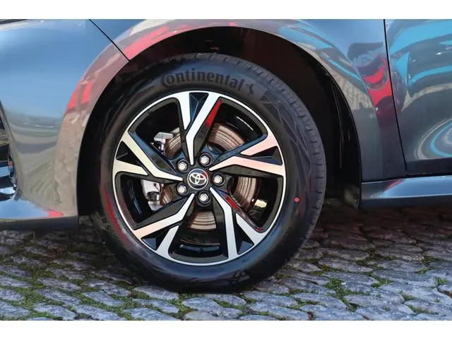Toyota Yaris 1.5 Hybrid 115 Dynamic, Comfort Pack Apple carplay / Android auto, BSM, Parkeersensoren...