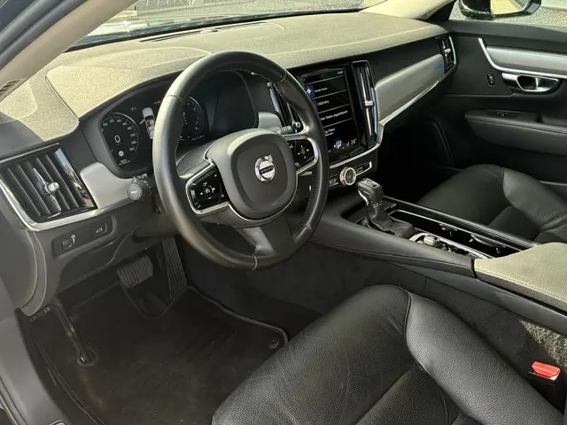 Volvo S90 2.0 T4 Momentum | Leder | Parkeersensor | ACC | Apple Carplay | Bluetooth |