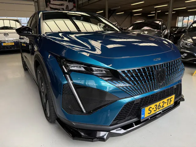 Peugeot 408