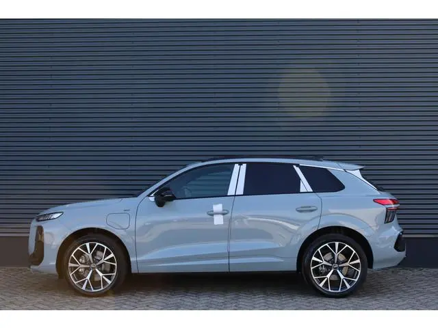 Audi Q3 1.5 200kW 272pk e-hybrid S-Line Pano/Leder/Tech Plus/Matrix LED/Camera/Elek-klep/Keyless/20"...