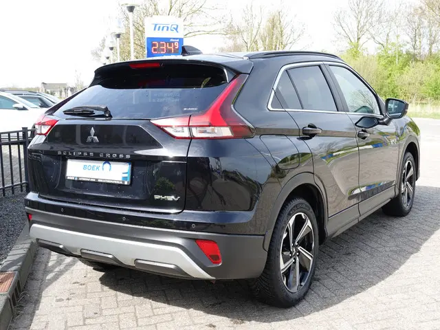 Mitsubishi Eclipse Cross 2.4 PHEV Intense H-LEER | CAMERA | LMV | NAVI | CRUISE