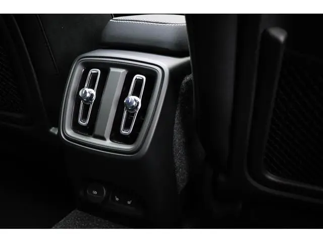 Volvo EC40 Single Motor Extended Range Ultra Black Ed. 82 kWh | SOH 100% | PANORAMADAK | ACHTERBANKV...