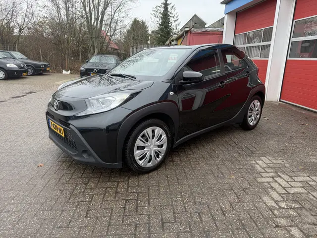 Toyota Aygo X 1.0 VVT-i 73 PK | MT Play | Airco | Cruise control | Multimedia systeem | 51.297 km |
