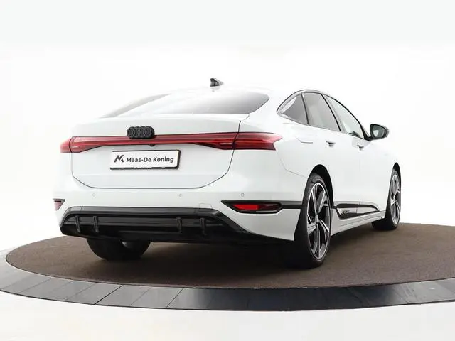 Audi A6 Sportback e-tron S edition 286 PK · Privacy glas · Remzadels rood · Sportstoel leder zwart