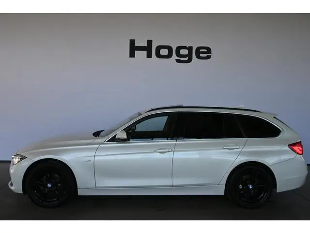 BMW 3-serie Touring 318i Luxury Clima Navigatie LED Panoramadak 18'Inch Goed Onderhouden! Inruil Mog...