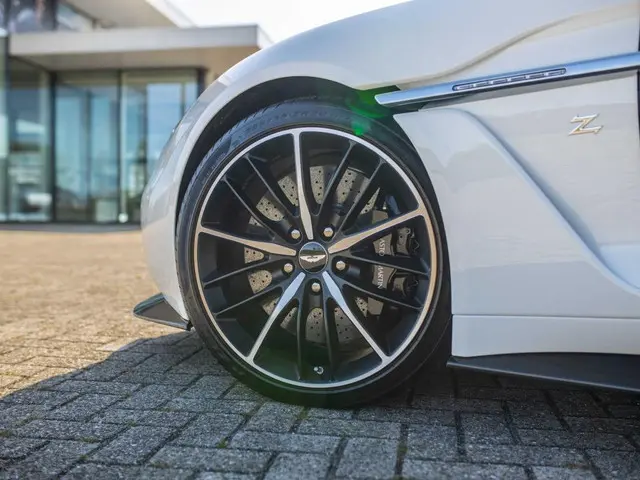 Aston Martin V12 Vanquish